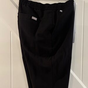 Figs Scrubs Women’s Black Elastic-Waist Joggers